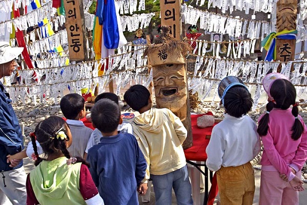 Xem các điệu múa truyền thống tại lễ hội Mask Andong